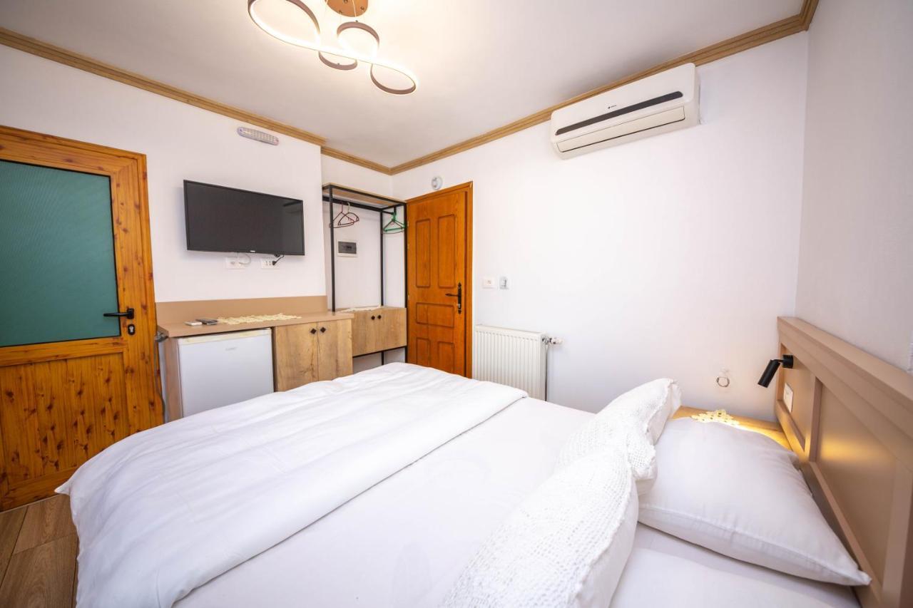 Bed And Breakfast Kotoni Gjirokastër Dış mekan fotoğraf
